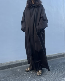 ここまで着丈の長いコートと久しぶりに出合いました！