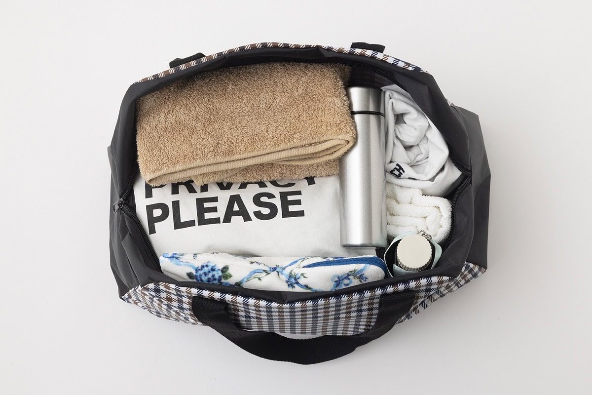 ちょっとした旅行であれば、これひとつで行けちゃうくらいの大容量が入ります。マチもしっかり18㎝あるので、水筒なども入って便利！