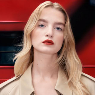 『バーバリー ビューティ』から新たにマットリップ「バーバリー ブリット マット リップ ヴェール」が発売。