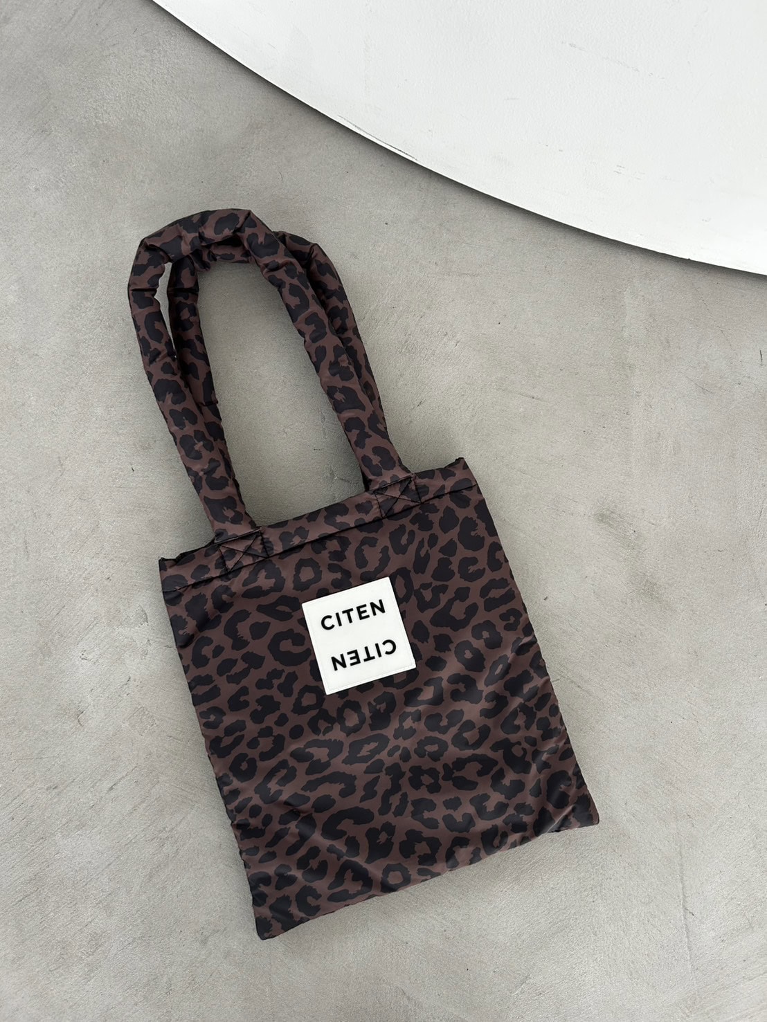 サイズ（約）：H31×W28㎝