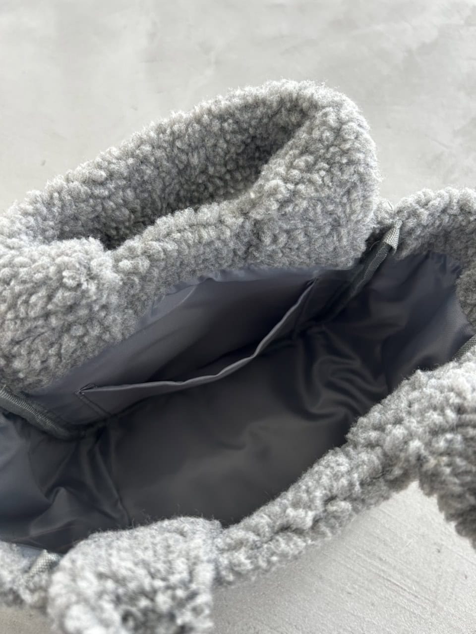 スクエア型なのでマチがしっかりと。