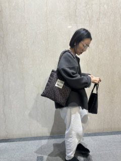 綾さんのようにモノトーンコーデにあわせたい！