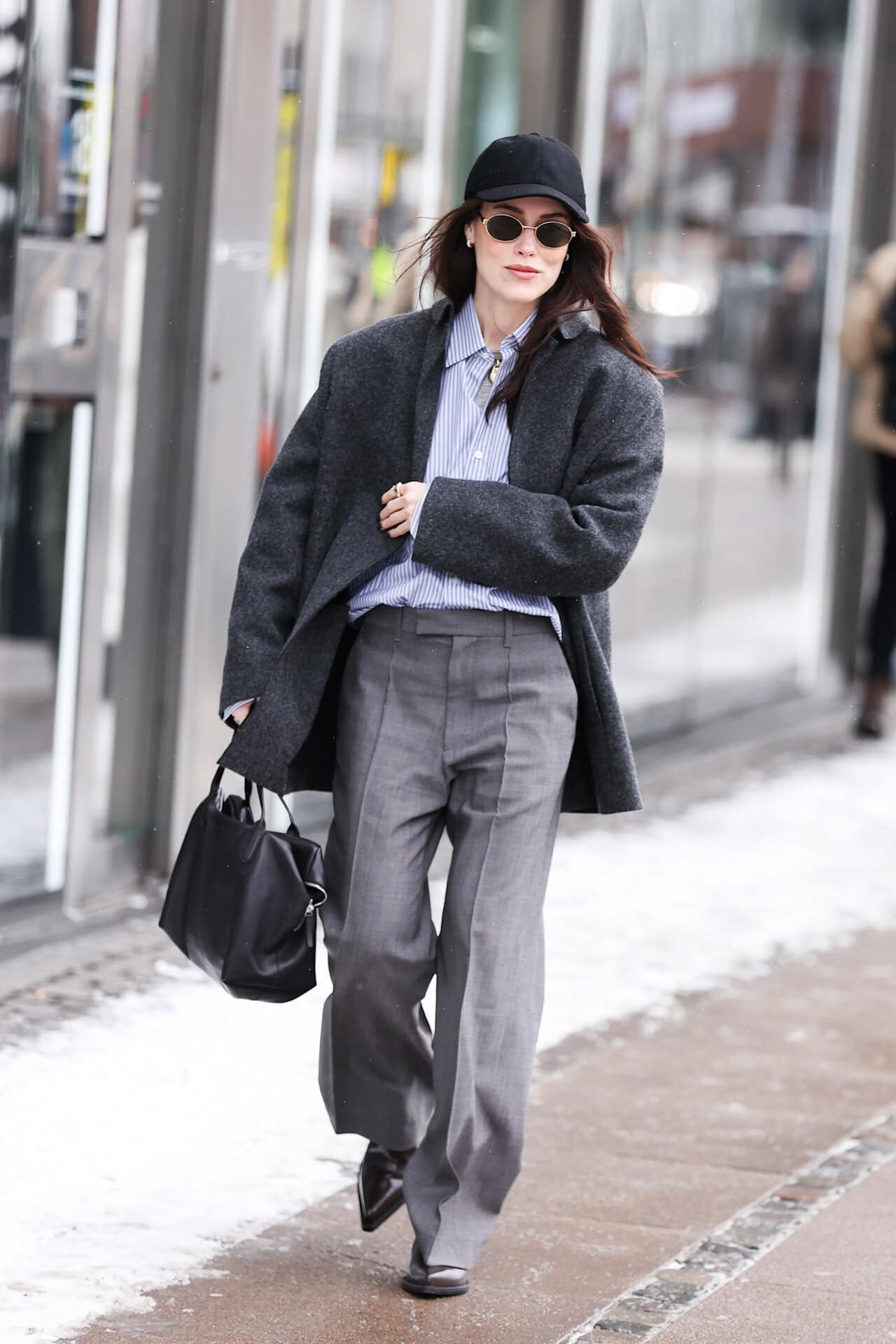 じつは小物使いも秀逸だった彼女。特にウエスタンブーツのようなスクエアトゥのシューズとスラックスの合わせが、最高にクール！