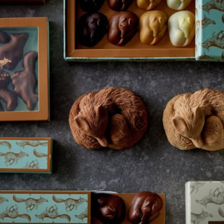 シンプルに素材を極める、キツネのショコラが象徴する自然美【ヤン・クヴルー】