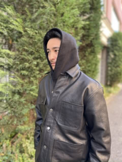 寒い日や帰宅時は、フードをかぶって防寒性を高めることが多いそう