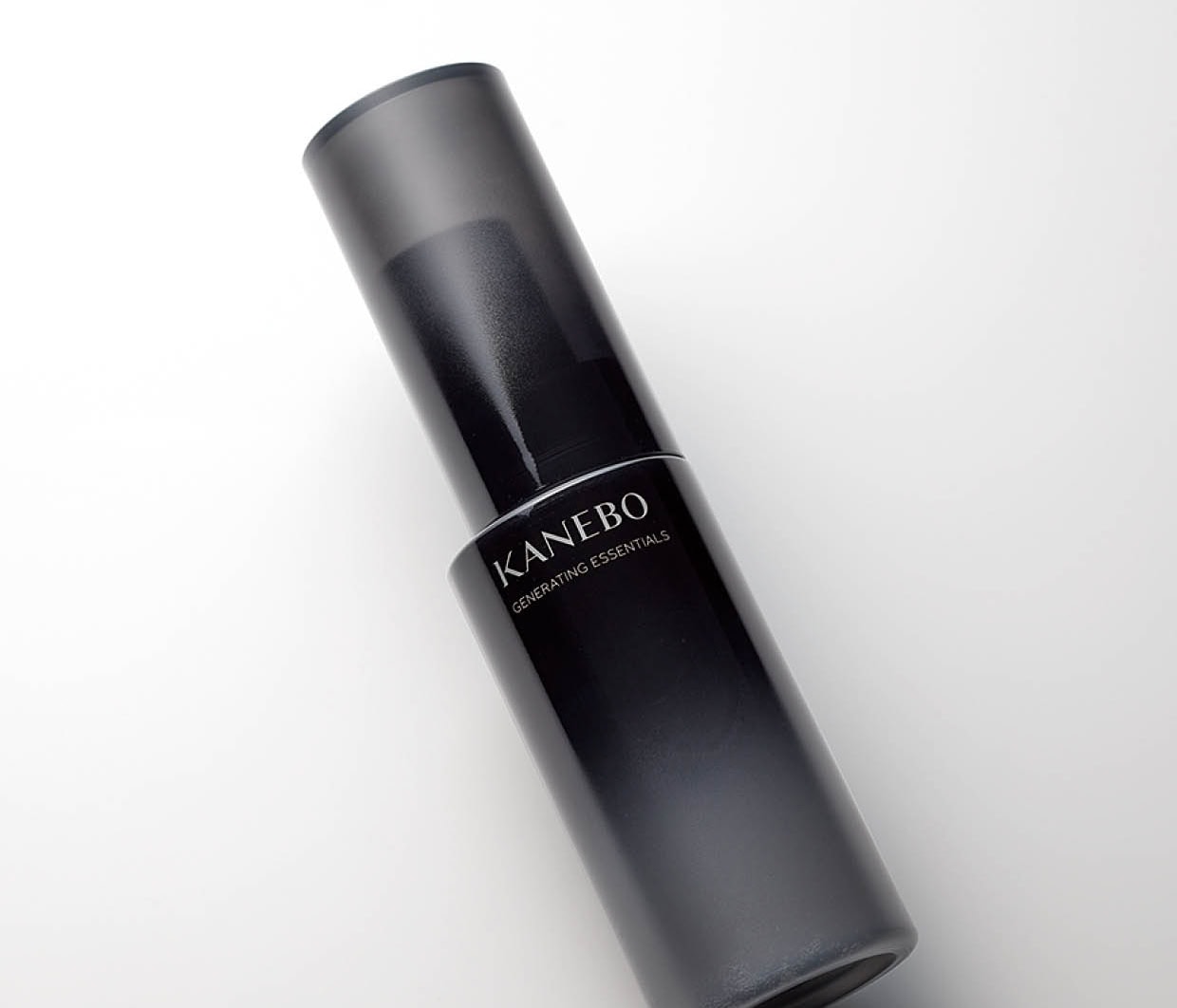 カネボウ　ジェネレイティング　エッセンシャルズ 168mL ¥13,200（カネボウインターナショナルDiv.・1月16日発売）