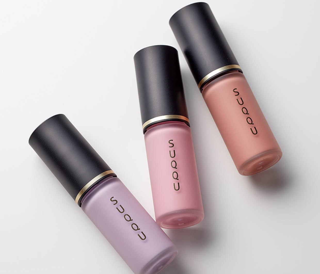 左から：コンプレクション フェイス カラー 01 初心色-UBUIRO、同 02 綿香-WATAKAORI、同 03 桃心地-MOMOGOKOCHI 各¥4,950（全てSUQQU・1月23日発売）