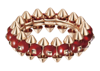 リング〈クラッシュ ドゥ カルティエ〉［ピンクゴールド×レッドアゲート］¥1,056,000（カルティエ／カルティエ カスタマー サービスセンター）Yona Hillat © Cartier