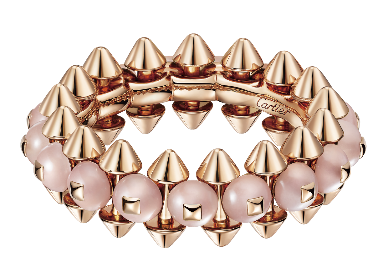 リング〈クラッシュ ドゥ カルティエ〉［ピンクゴールド×ピンクカルセドニー］¥1,056,000（カルティエ／カルティエ カスタマー サービスセンター）Yona Hillat © Cartier