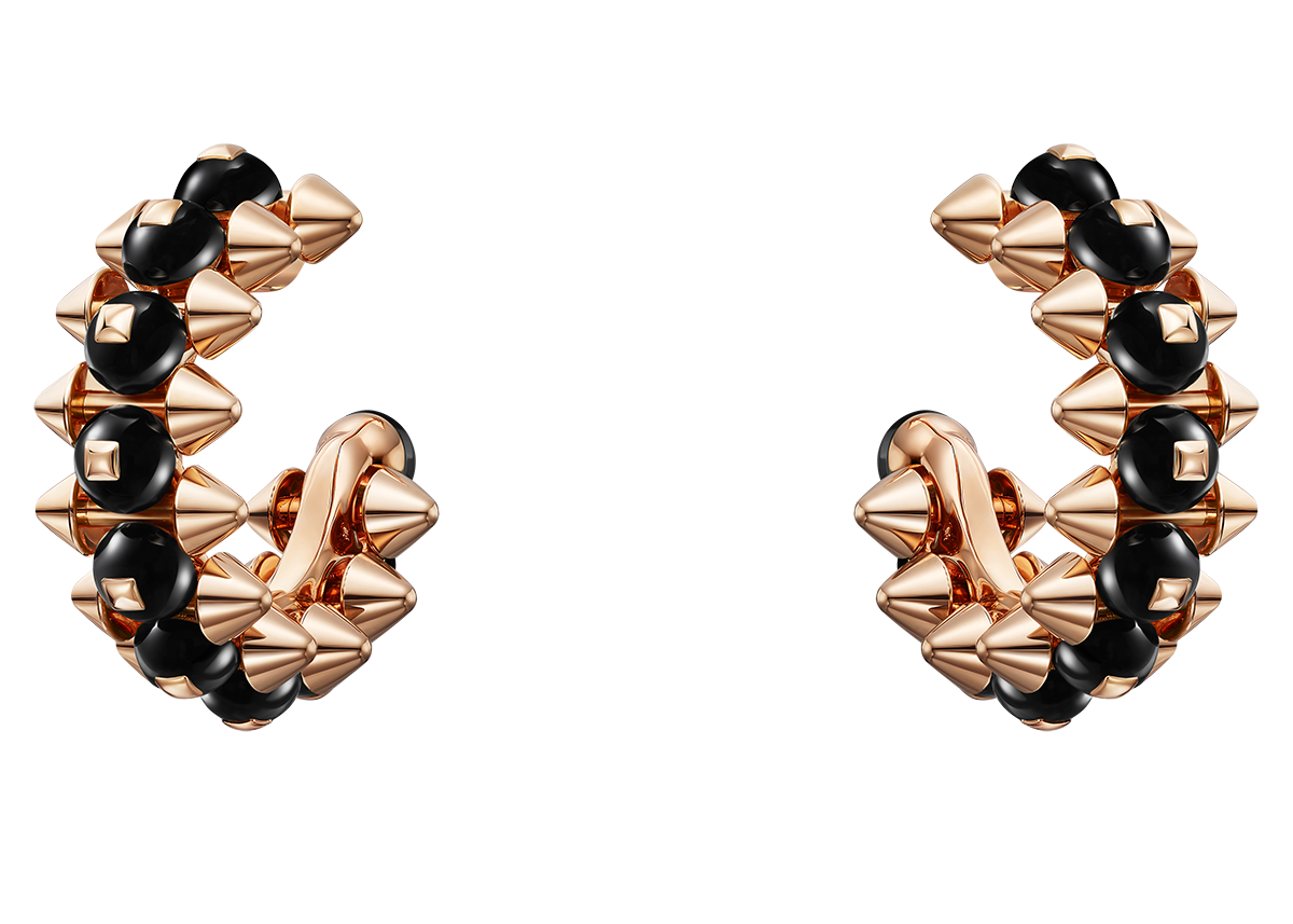 イヤリング〈クラッシュ ドゥ カルティエ〉［ピンクゴールド×オニキス］¥1,346,400（カルティエ／カルティエ カスタマー サービスセンター）Yona Hillat © Cartier