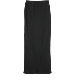 ウエストゴムでストレスフリー。スカート¥20,000(PHERE)