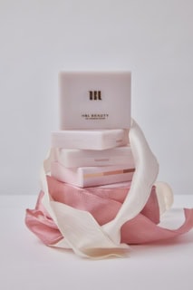 自眉を美眉にするコスメ「HBL」のクッションアイブロウ