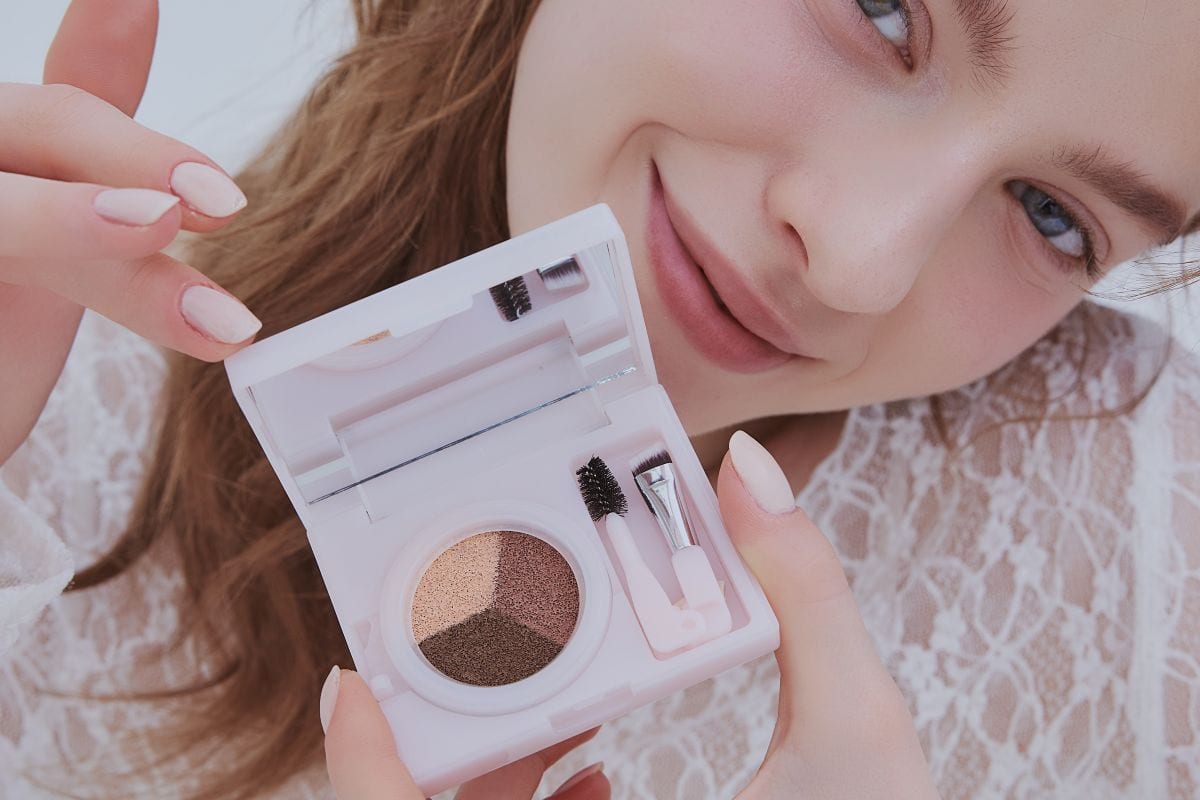 自眉を美眉にするコスメ「HBL」のクッションアイブロウ