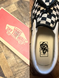 シューズボックスやインソールで、さりげなくロゴが共存しています！