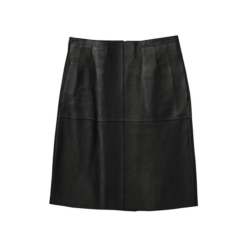 柔らかなレザーはずっとはきたい1枚。レザースカート¥326,150（トーテム／トーテム クライアントサービス）