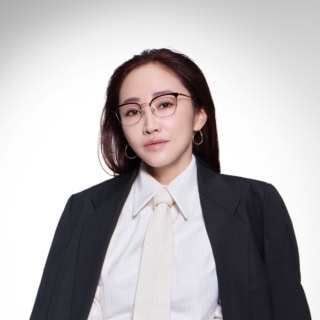 大人美容メガネ ⽬元鮮明フレーム 全2種 ¥14,900(ジンズ)※2月11日発売