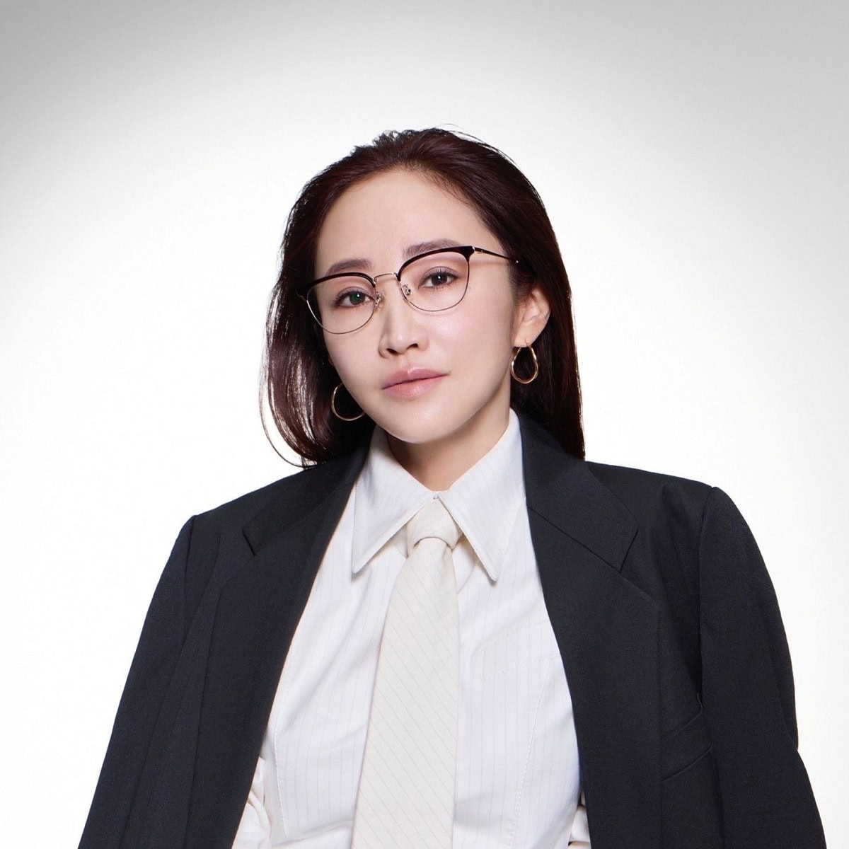 大人美容メガネ ⽬元鮮明フレーム 全２種 ¥14,900（ジンズ）※2月11日発売