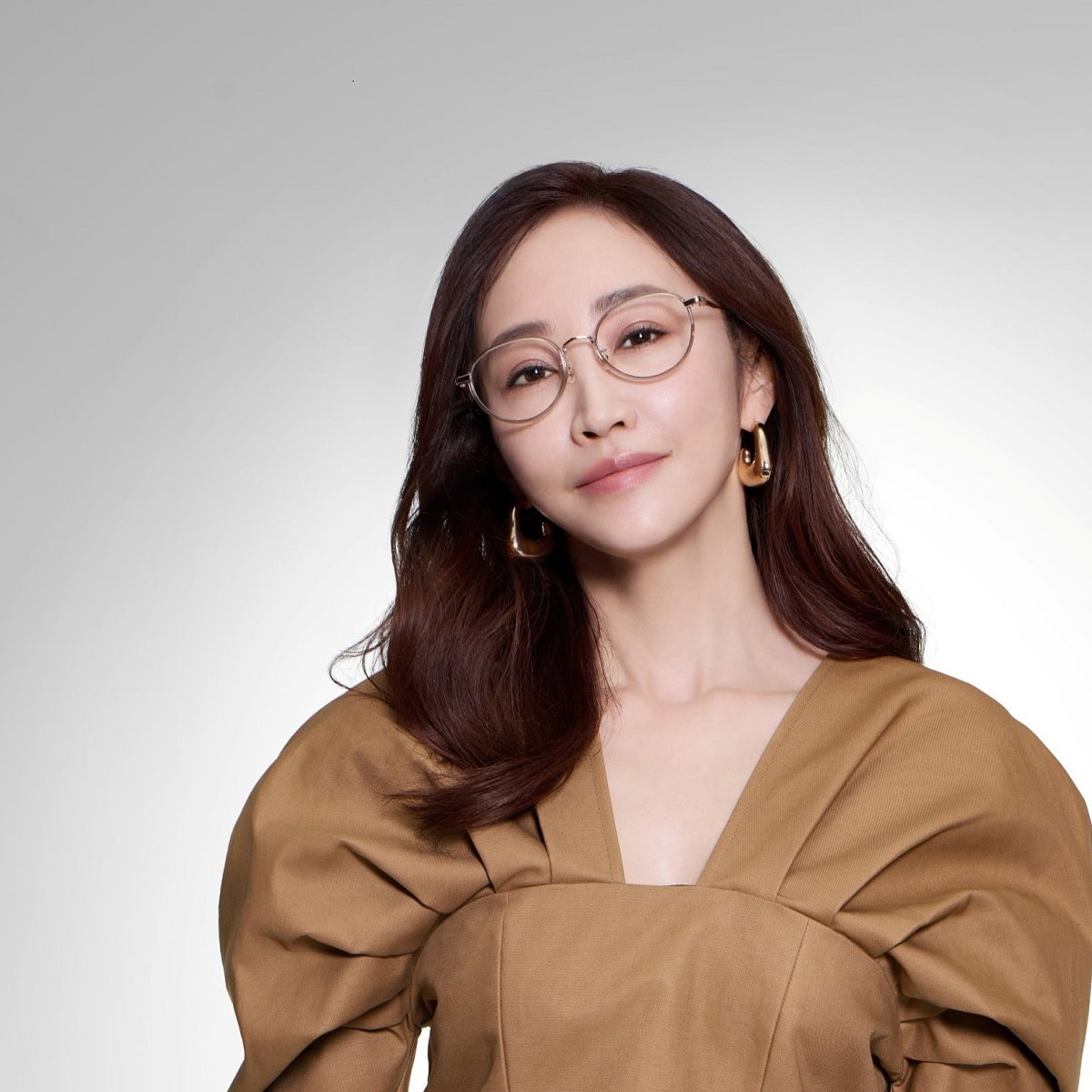 大人美容メガネ 目鼻立ち洗練フレーム 全２種 ¥14,900（ジンズ）※2月11日発売