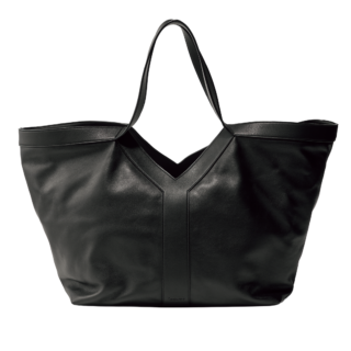 バッグ〈Y トート〉［H32×W37×D22.7㎝］¥632,000（サンローラン バイ アンソニー・ヴァカレロ／サンローラン クライアントサービス）