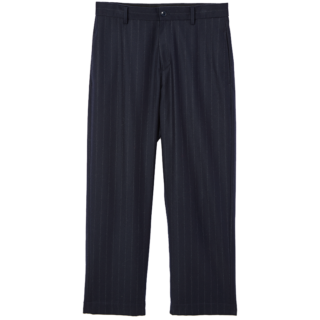 タック入りの美シルエット。パンツ¥33,000（フォル／ジャーナル スタンダード 渋谷スクランブルスクエア店）