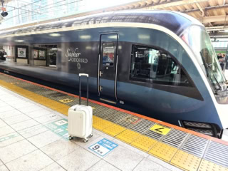 東京駅からサフィール踊り子号で。