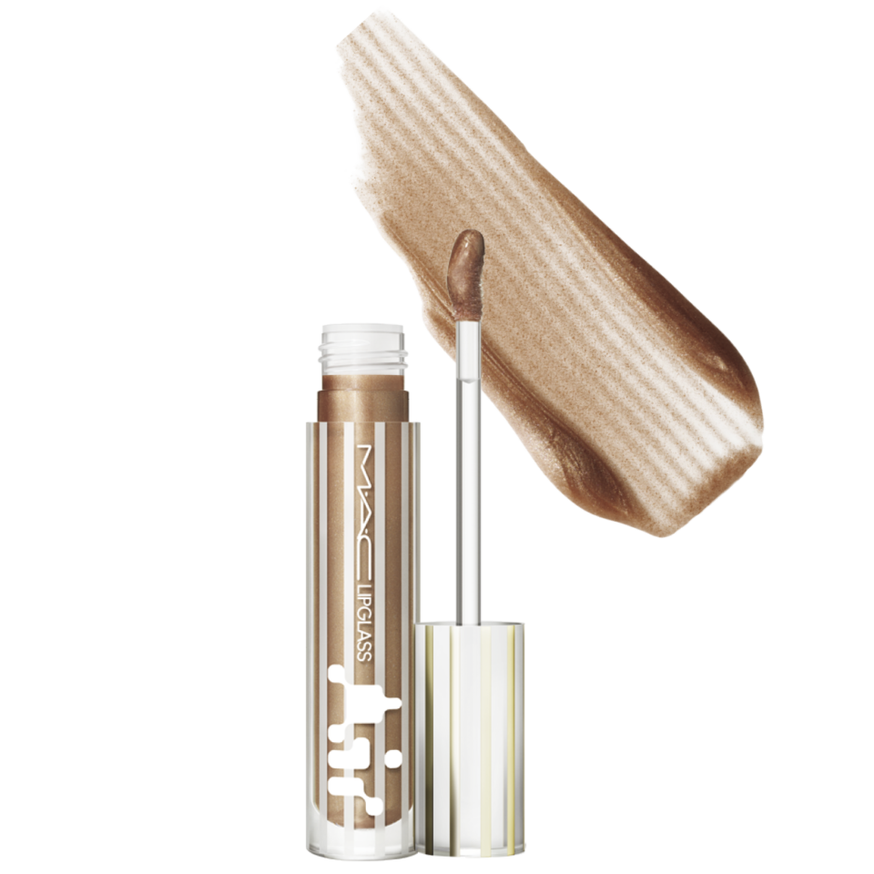 エアリーで心地いい塗り心地。ガラスのような輝きとツヤに、しっとり柔らかに整えるスキンケア効果も。¥3,740（M・A・C）