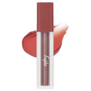 水分が逃げない独自処方で、薄膜なふんわりマット唇が乾かず長時間キープ。縦ジワも自然にカバー。¥1,540（かならぼ）