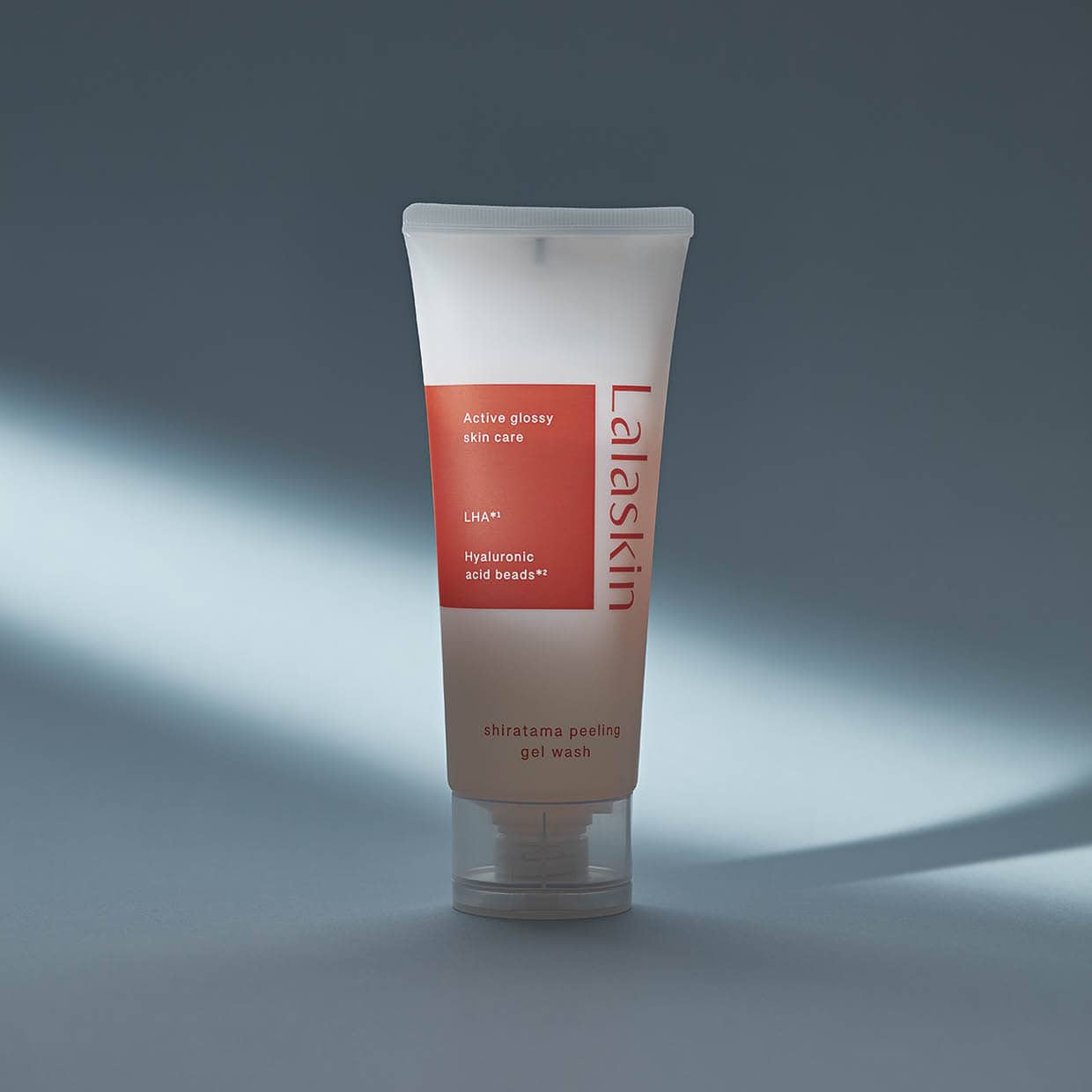 優しく角質をオフし、肌リズムを整える毎日使いのジェル洗顔。白玉ピーリングジェル洗顔 140g ¥1,650（プレミアアンチエイジング）