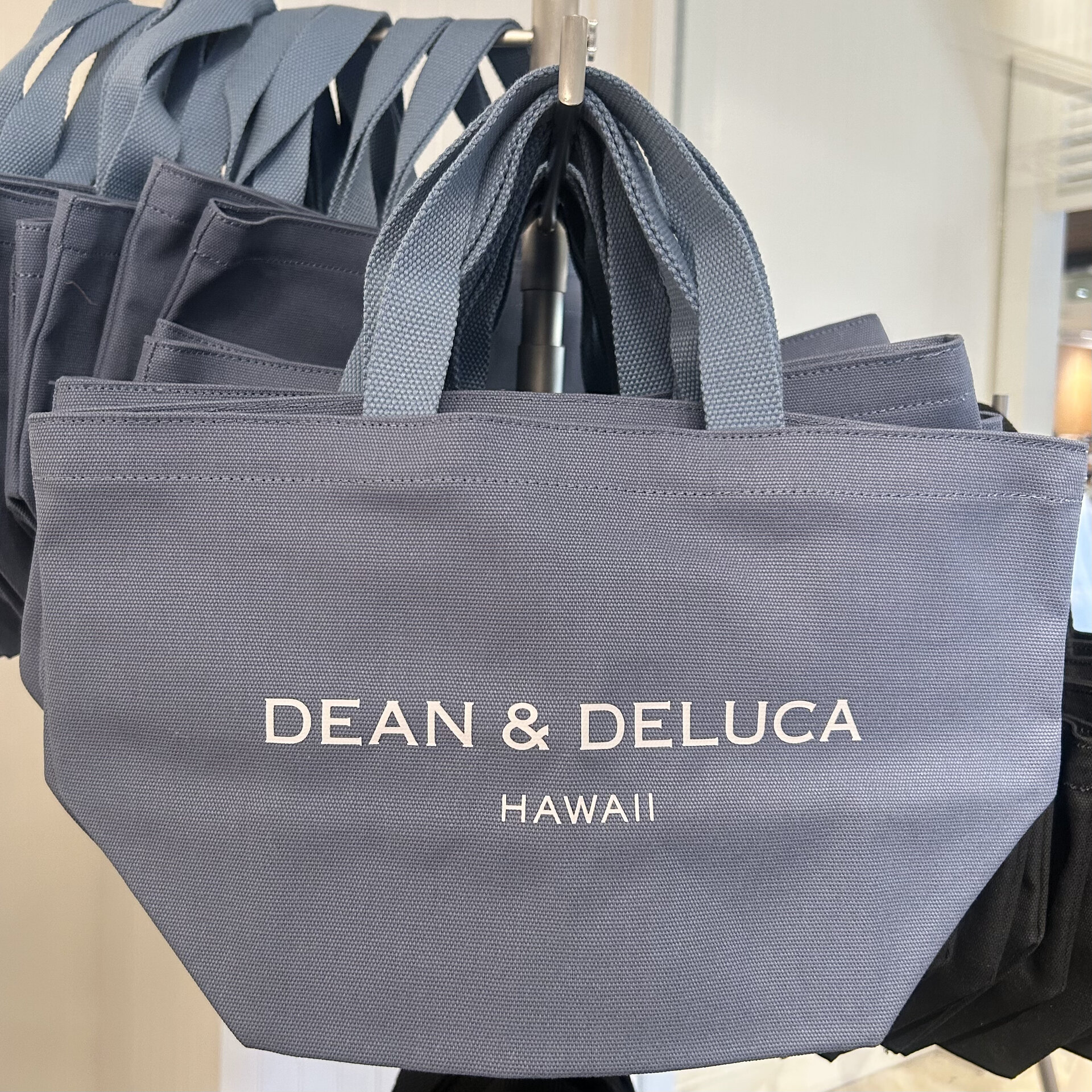 ROYAL HAWAIIAN LIMITED CANVAS TOTE（S）$29