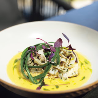 新鮮な鮮魚に、香ばしく甘いネギバターソースを合わせた Market Fish$46をはじめ、思わずときめく美皿がラインナップ。