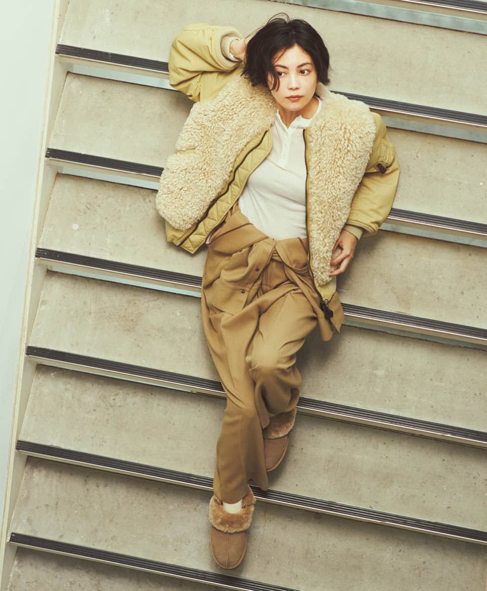 別注ジャケット¥91,300（ハイク／エディション 表参道ヒルズ店）、カットソー¥29,700（エイトン／エイトン 青山）、ジャンプスーツ¥39,600（コンテ／コンテ 青山店）、ソックス¥ 3,960（ロイヤリティーズ／ル タロン グリーズ ルミネ新宿店）、シューズ¥13,200（ロックフィッシュウェザーウェア／トヨダトレーディング プレスルーム）