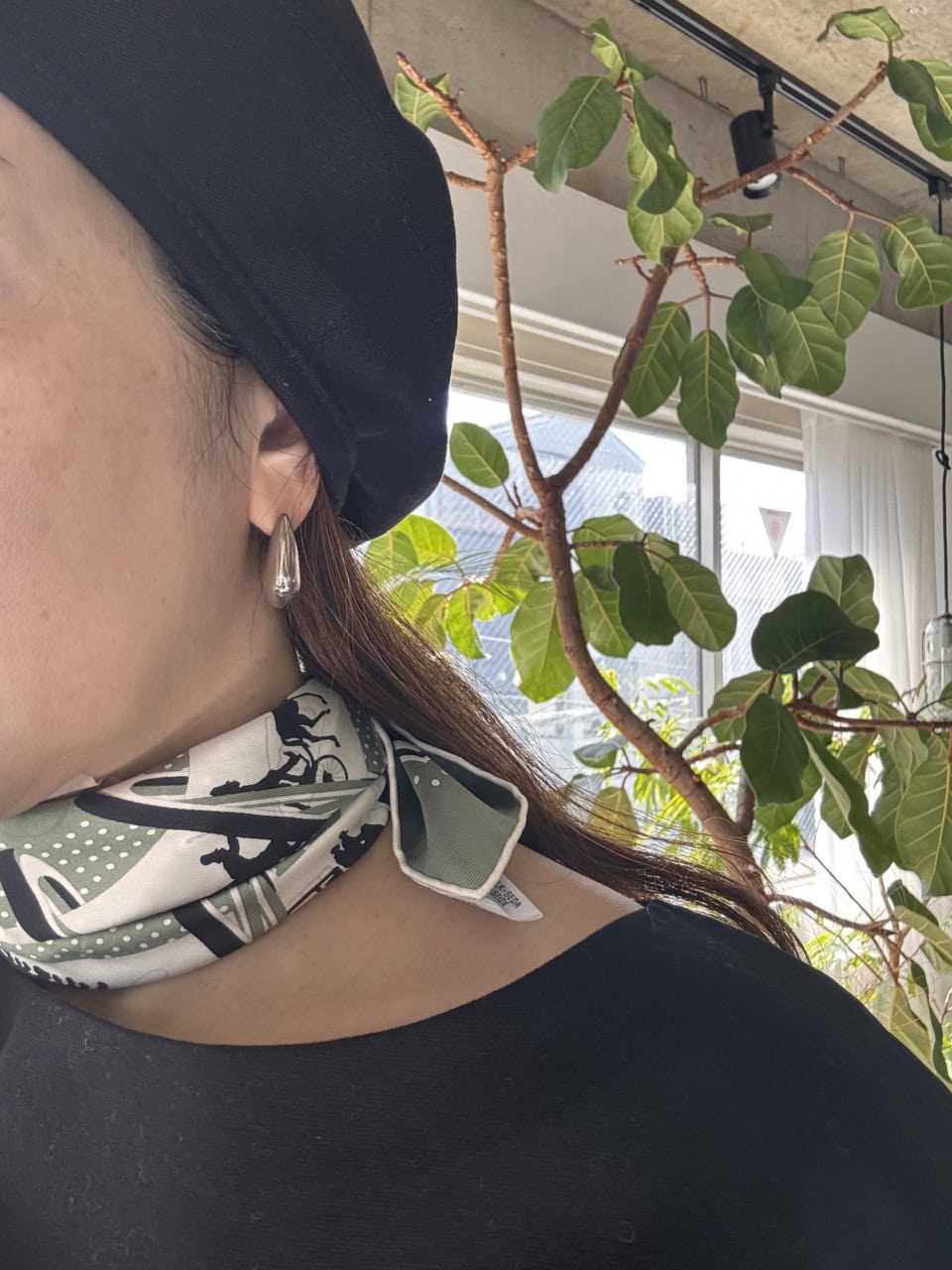 このミニフィンピアス(真理子様はスモールフィンピアス)は正面から見ると縦のラインなので、小顔にすっきり見えると真理子様がおっしゃっていました♡ 約¥100,000で購入。