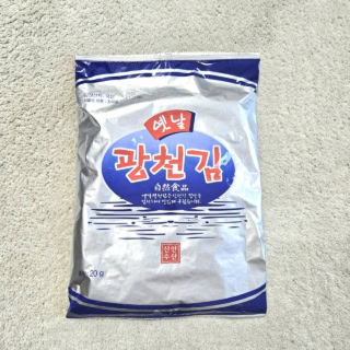 新安水産の昔ながらの味付けのりは、5枚入り×5袋入りで購入。市場で現金で買い価格がうろ覚えなのですが、一袋200～300円程度の価格だったと記憶しています。要するに、お味のわりにかなりお得な印象！