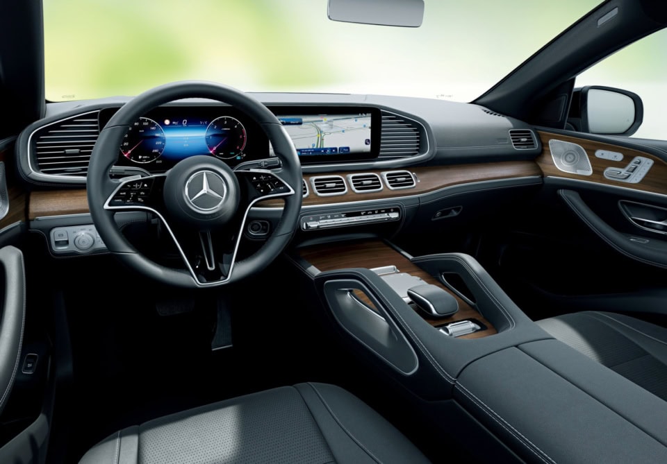 高級感あふれるインテリア。シートやアームレストのクッション性も心地いい！