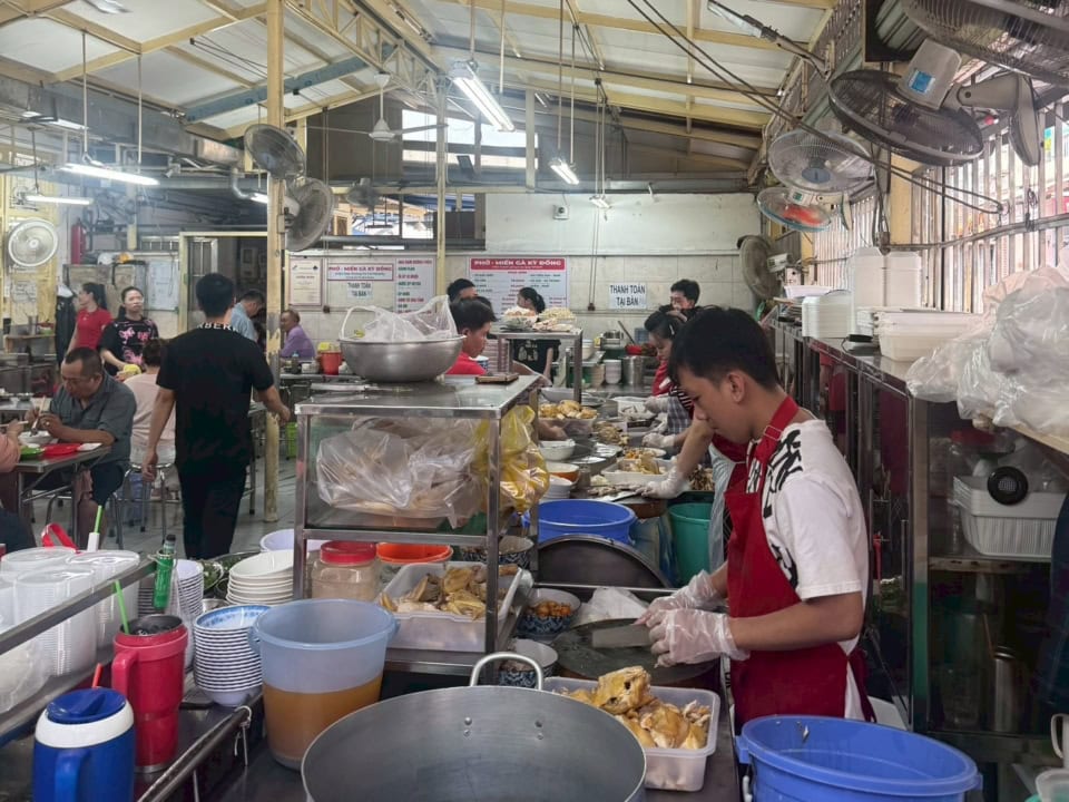 フォーの屋台【連載】清水みさと「旅をせずにはいられない」vol.5 誰かと食べると、遠くへ行ける