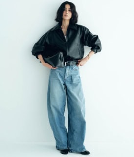 マウジーのフェイクレザーのブルゾン、ジャックムスのパンツ、ボッテガ・ヴェネタのショートブーツ、トーテムのバッグ、ティファニー&コーのピアス、ヴァンクリーフ ＆ アーペルのブレスレット、カルティエのバングル、シャネルのリング／全て本人私物