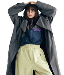 ヴィンテージのクリスチャン ディオールのトレンチコート、ヴィンテージのパタゴニアのフリーストップス、プランクプロジェクトのパンツ、メガネ／全て本人私物