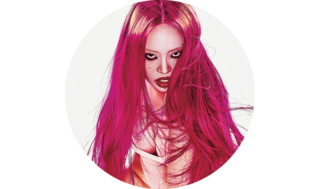 「ちゃんみなさんにどハマりしました！  ノノガ（※ガールズグループオーディション『No No Girls』のこと）を見出したら止まらなくなりました。ちゃんみなさんの全てが好き。言葉、曲、ビジュアル、そして考え方。この歳で推せる人に出会えた事に感謝♡ 結婚したい（笑）」