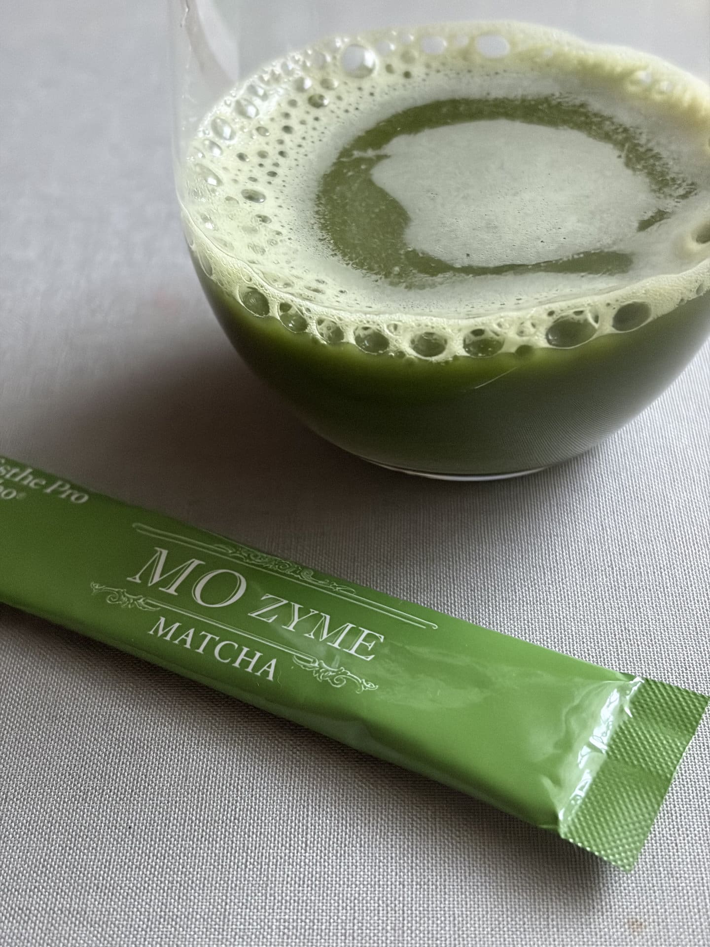 甘みはほぼなく、本格的な抹茶の風味。