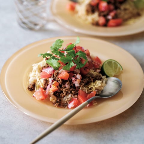 次から次へと食べたくなっちゃう危険な味! シンプルで作りやすいのも完璧な【タコライス】レシピ