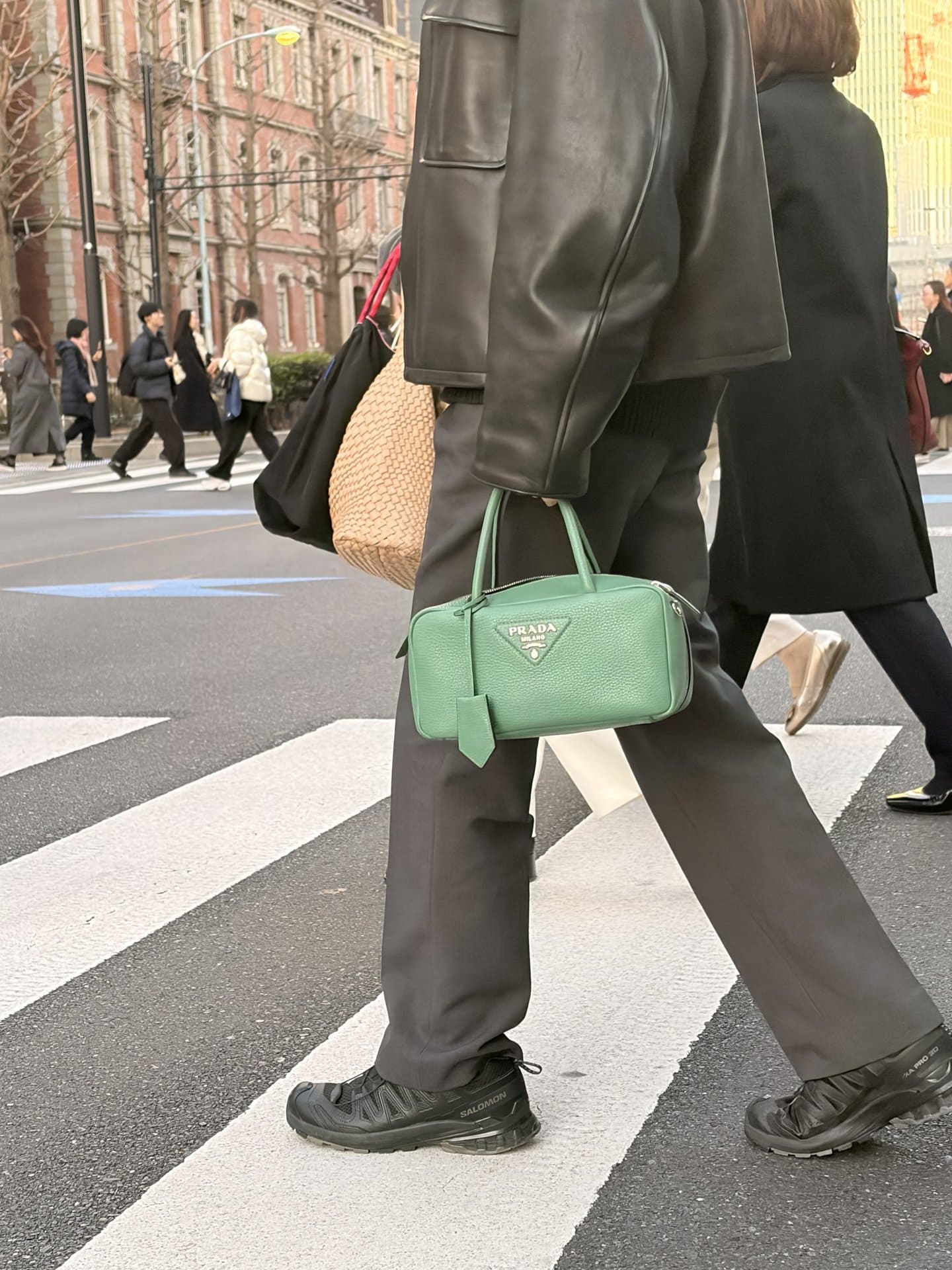 太すぎず細すぎずのキレイなシルエットは、さすがプラステ！こんな感じでスニーカーを合わせて愛用中です。