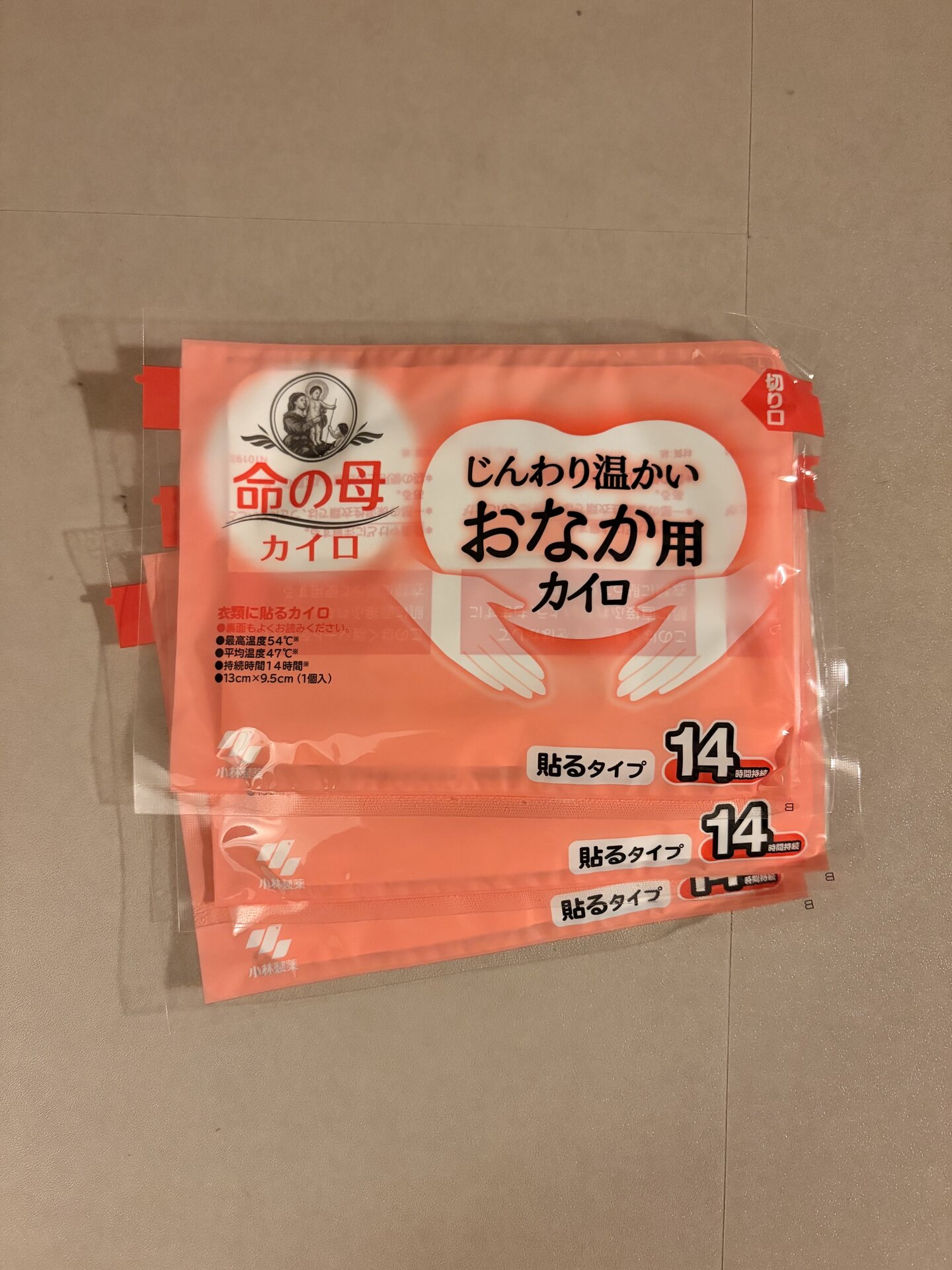 ドラッグストアで手軽に購入できる命の母カイロ。香り付きのタイプもあって、気分によって使い分けています。