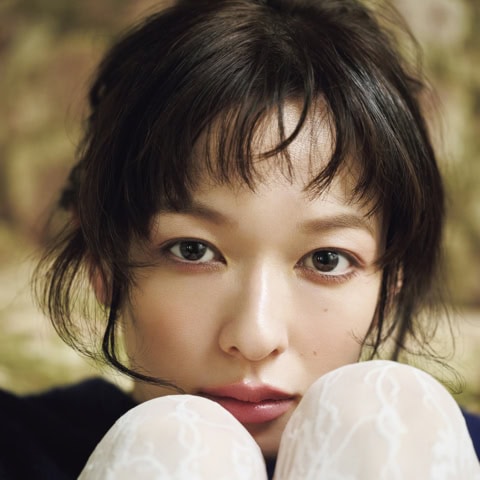 SNS映えする唯一無二の発色【プラダビューティ】ブラウン&コーラルで作る「洒落ミュートメイク」