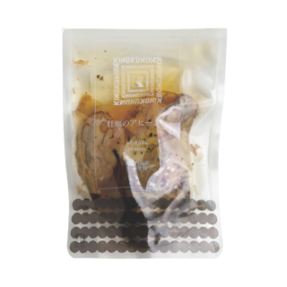 瀬戸内海で水揚げされた牡蠣を風味豊かなグレープシードオ イルで煮たアヒージョ。ワインやビールのおつまみに最適。¥579(紀ノ国屋)