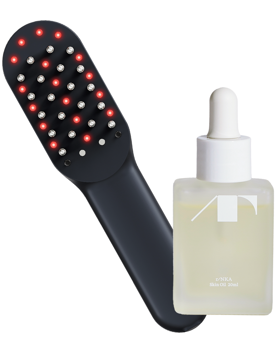 ちなみにこちらは梨花さんの最近のご愛用品。オイルは朝、お使いだそうですよ。詳細は本誌でご確認ください♡