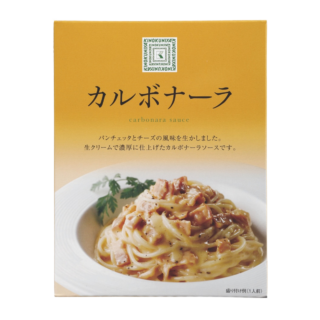 生クリームで濃厚に仕上げたカルボナーラソースは、風味豊かなパンチェッタとチーズが決め手。しっかりとした味わいが大人気。¥599(紀ノ国屋)