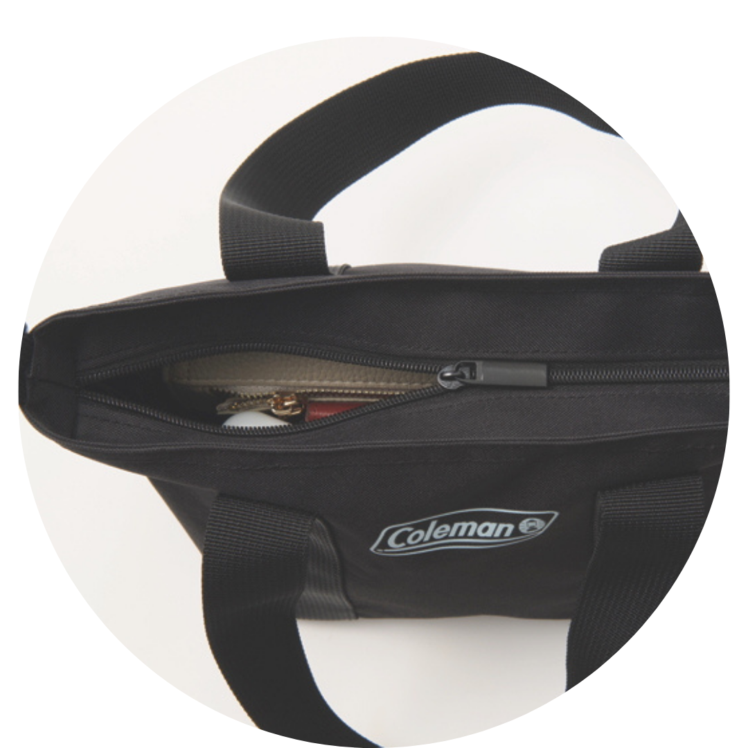 ごちゃごちゃしがちなバッグの中身をファスナーで隠せるのでスマートに持ち歩き。｜オトナミューズ〈通常号〉付録はColeman 着脱可能なショルダーストラップ付きミニトート