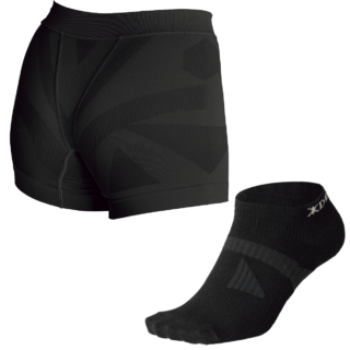 上から：デリットテック 機能性ショーツ ¥7,800、同 機能性ソックス ¥2,500（共にドクターイースト）