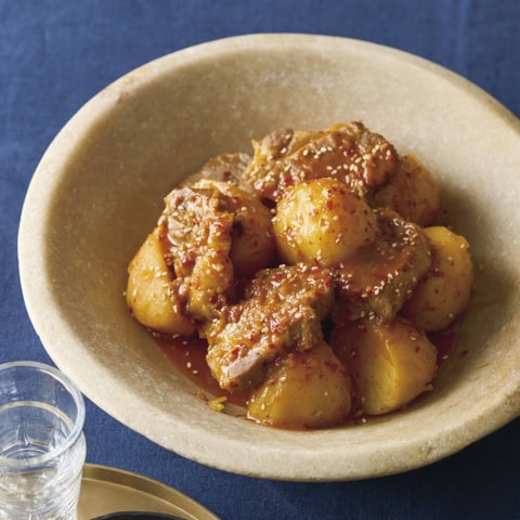 担当者もリピ♡ やわらか豚肉とホクホクじゃがいもがからみあう【豚肉とじゃがいもの韓国風煮物】