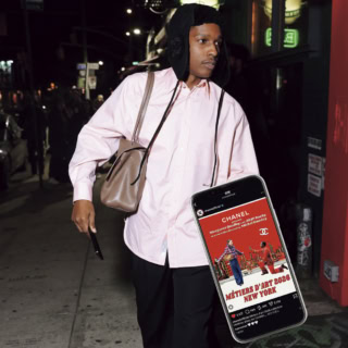 マチューは前ブランド時代から親交の深いエイサップ・ロッキーを新ブランドアンバサダーに起用（これ、個人的にはカールがG-DRAGONを起用したときばりにクールなチョイス）。12月にNYの地下鉄をショー会場に行われたメティエダールコレクションでは、彼とマーガレット・クアリーが共演したティザー映像も話題に♡ CFDAファッションアワード2025でファッション・アイコン賞を受賞しただけあって、話題のシャネル×シャルべのコラボシャツも、サラッと着こなすおしゃれボーイ。